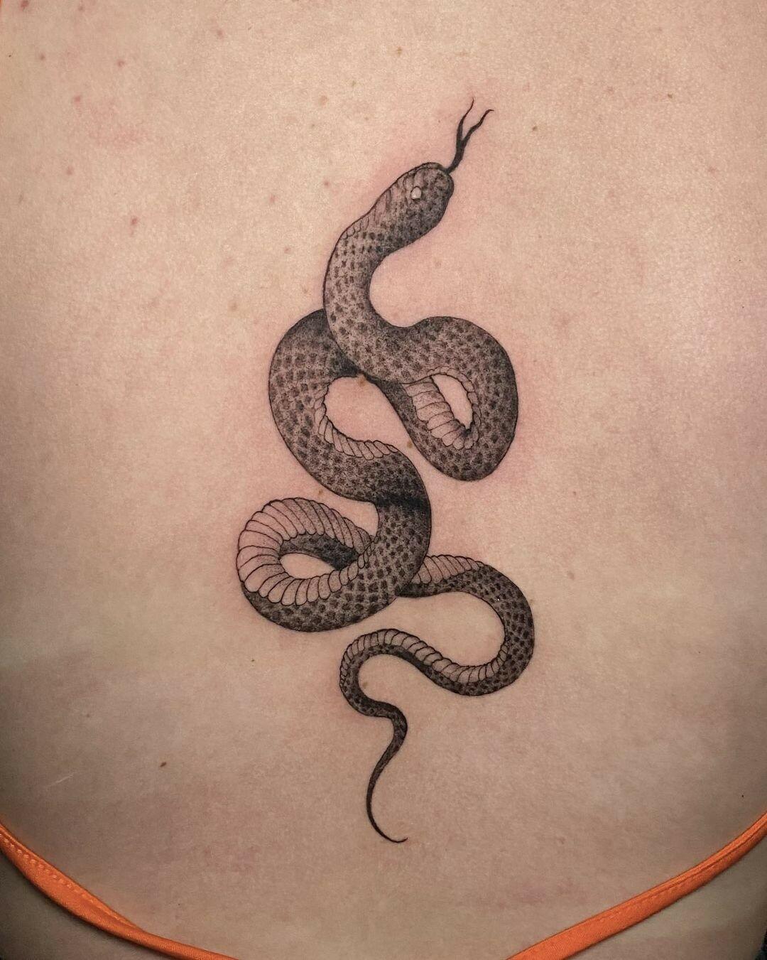 Inksearch tattoo Modliszka Studio Tatuażu