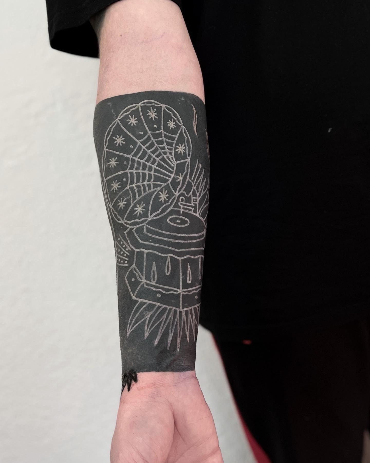 Inksearch tattoo Czarna Igła / Black Needle Tattoos